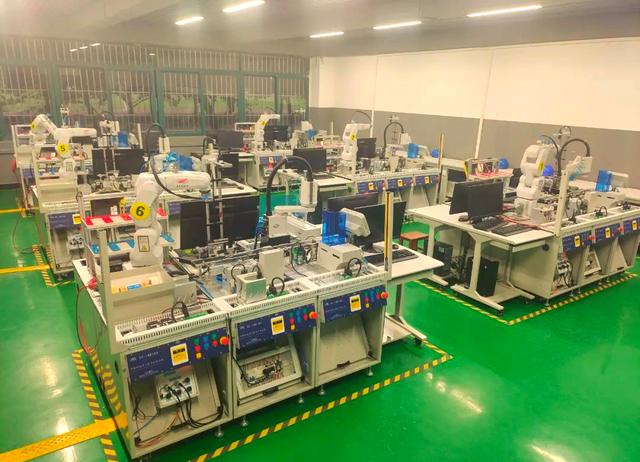 智能制造专业与实训室:智能工厂的核心培训基地